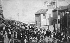 Victory-Parade-marching-into-Castle-Street-behind-Beach-Terrace.-1918.